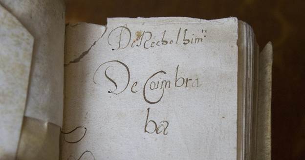 The inscription reads: Do Recholhim[en]to De Coimbra.