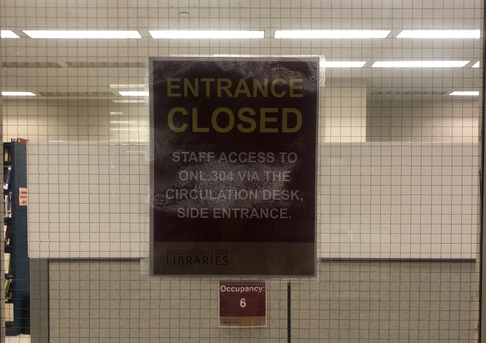 Sign on O’Neill level 3 staff entrance, reading, “Entrance Closed: staff access to ONL 304 via the circulation desk, side entrance