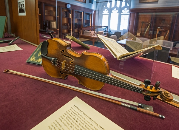 Photograph of Séamus Connolly's violin